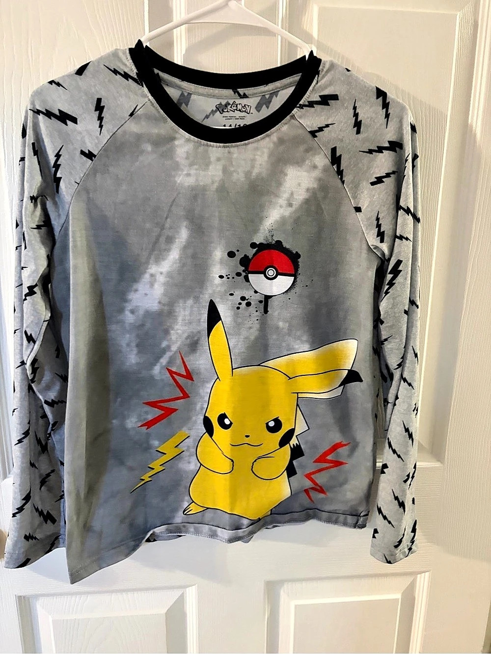 Kids Pokemon Kids Pikachu Long Sleeve Gray pajama shirt Size 14/16 Like New